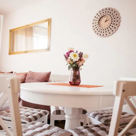 Lux I شقة برييدور